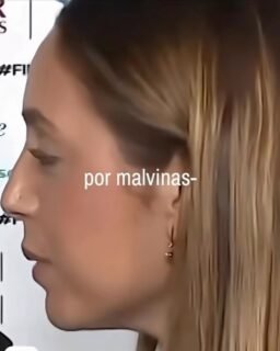 Si pudiéramos volver el tiempo atrás…
volveríamos a cada partido, a cada gol, a cada festejo y también a cada derrota que nos enseñó a seguir creyendo.
Porque hay momentos que quisiéramos detener para siempre.
Y hay historias que, aunque pase el tiempo, quedan para siempre. ⏱️⚽️
Gracias, capitán, por regalarnos tantos momentos inolvidables.
El tiempo sigue corriendo, pero tu historia con la Selección Argentina será eterna. 🇦🇷💙🤍
Messi 10. Para siempre.